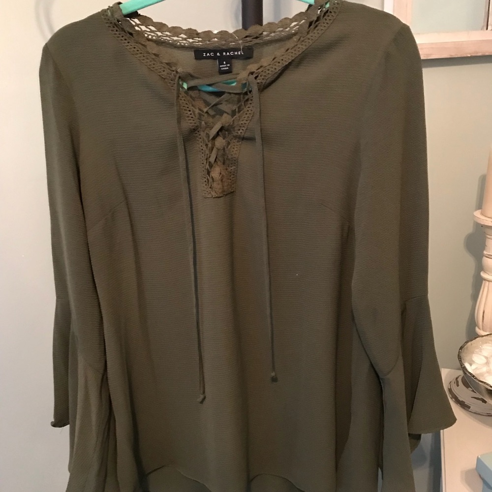 Zac & Rachel Bell Sleeve Top NWOT